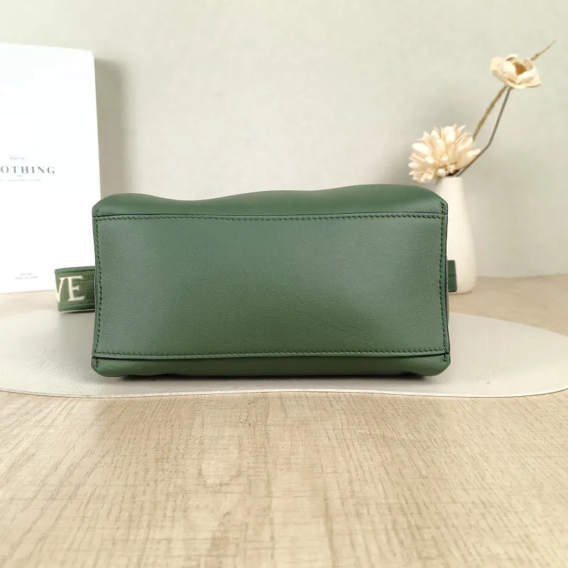 LOEWE Crossbody Bagcubi Crossbody Bag Green Calfskin Small20 × 11 × 15 cm — cover view 4 of 5