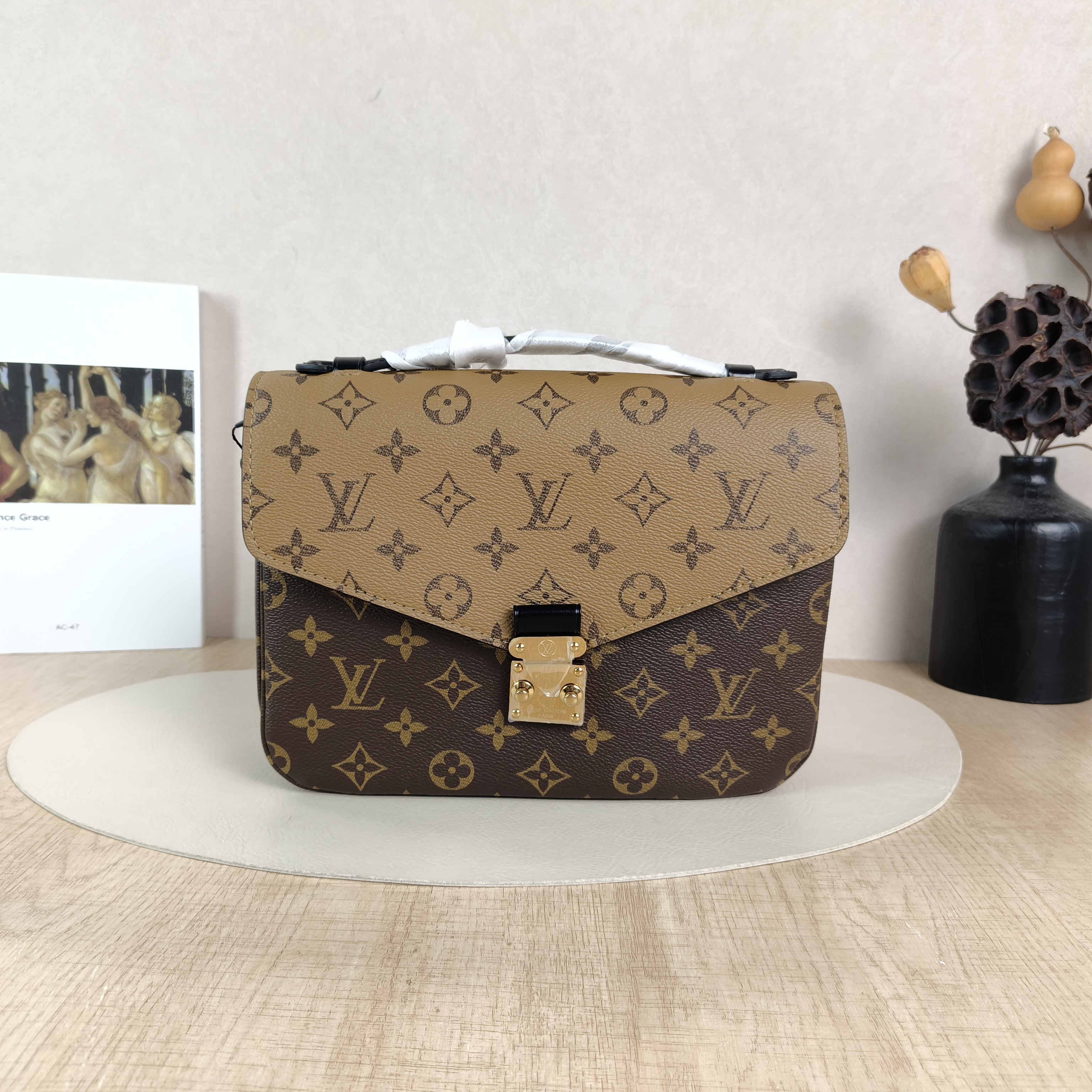 Louis Vuitton Crossbody Bag Pochette Métis Monogram Colorblock PVC Medium25 × 7 × 19 cm