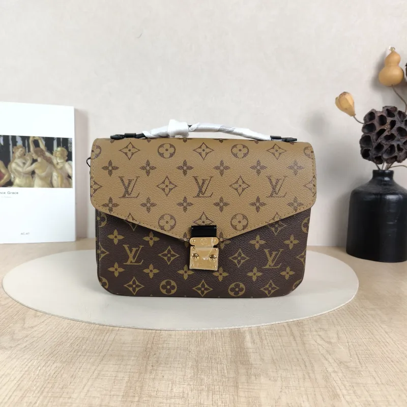 Louis Vuitton Crossbody Bag Pochette Métis Monogram Colorblock PVC Medium25 × 7 × 19 cm