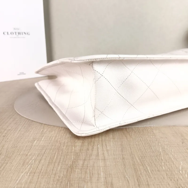 Chanel Shoulder Bag tote White Grained Calfskin 34 × 10 × 25.5 cm 31 — detail view 5 of 13