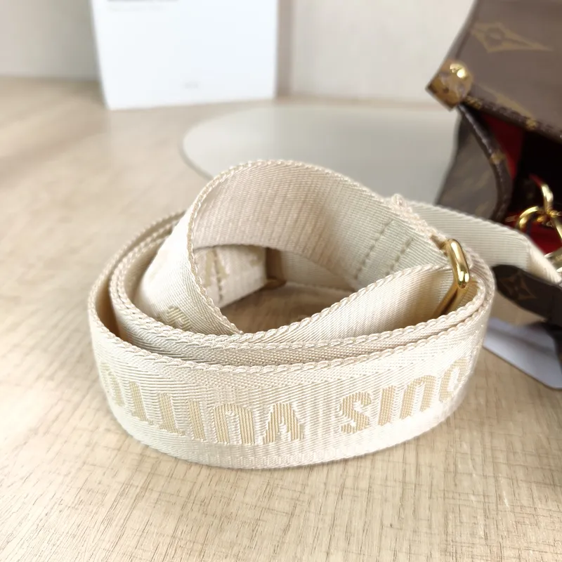 Louis Vuitton Shoulder Bag Onthego Monogram PVC Small25 × 11.5 × 19 cm — detail view 11 of 12