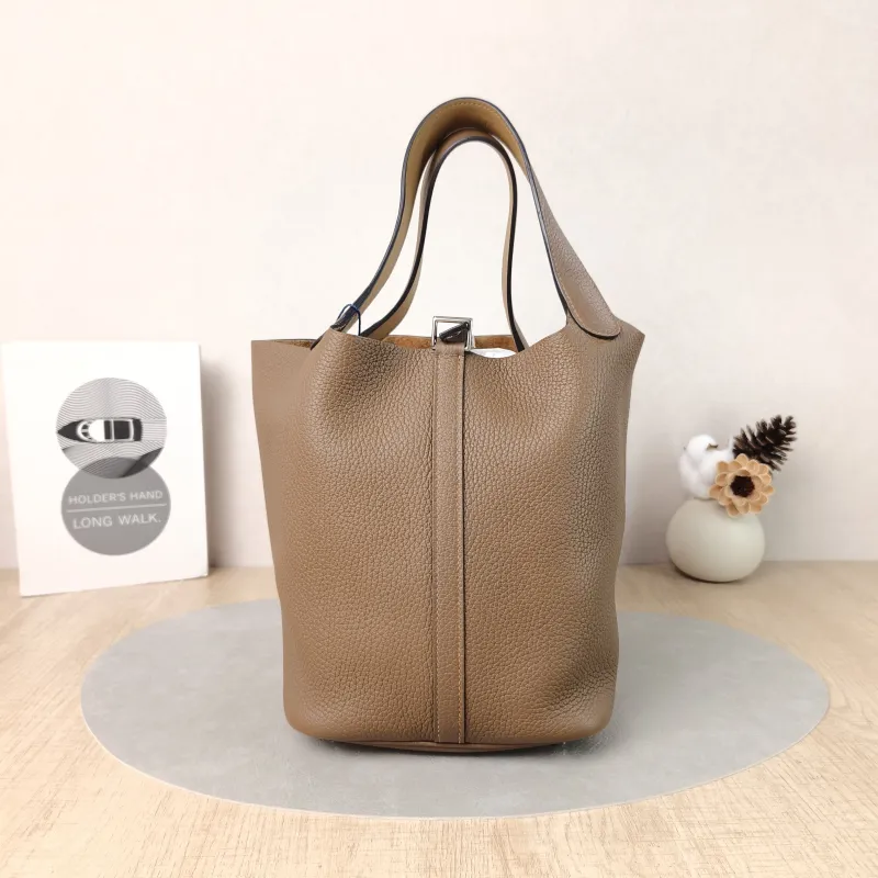 Hermès Top Handle Bag Picotin Lock 22 223G Taurillon Clemence TC Calfskin Medium22 × 17 × 21 cm