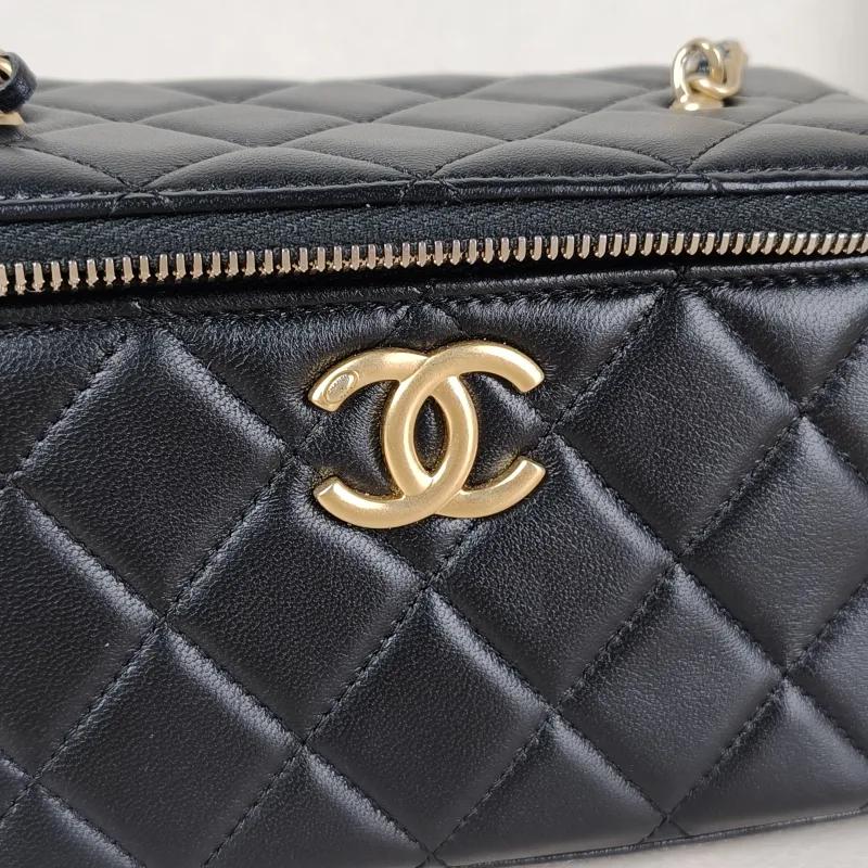 Chanel Crossbody Bag Edition C Black Lambskin 16 × 8 × 9.5 cm — detail view 9 of 10