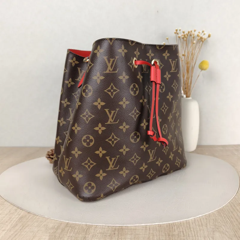Louis Vuitton Shoulder Bag NÉONOÉ Bucket Bag PVC Medium 26 × 17.5 × 26 cm — cover view 4 of 5
