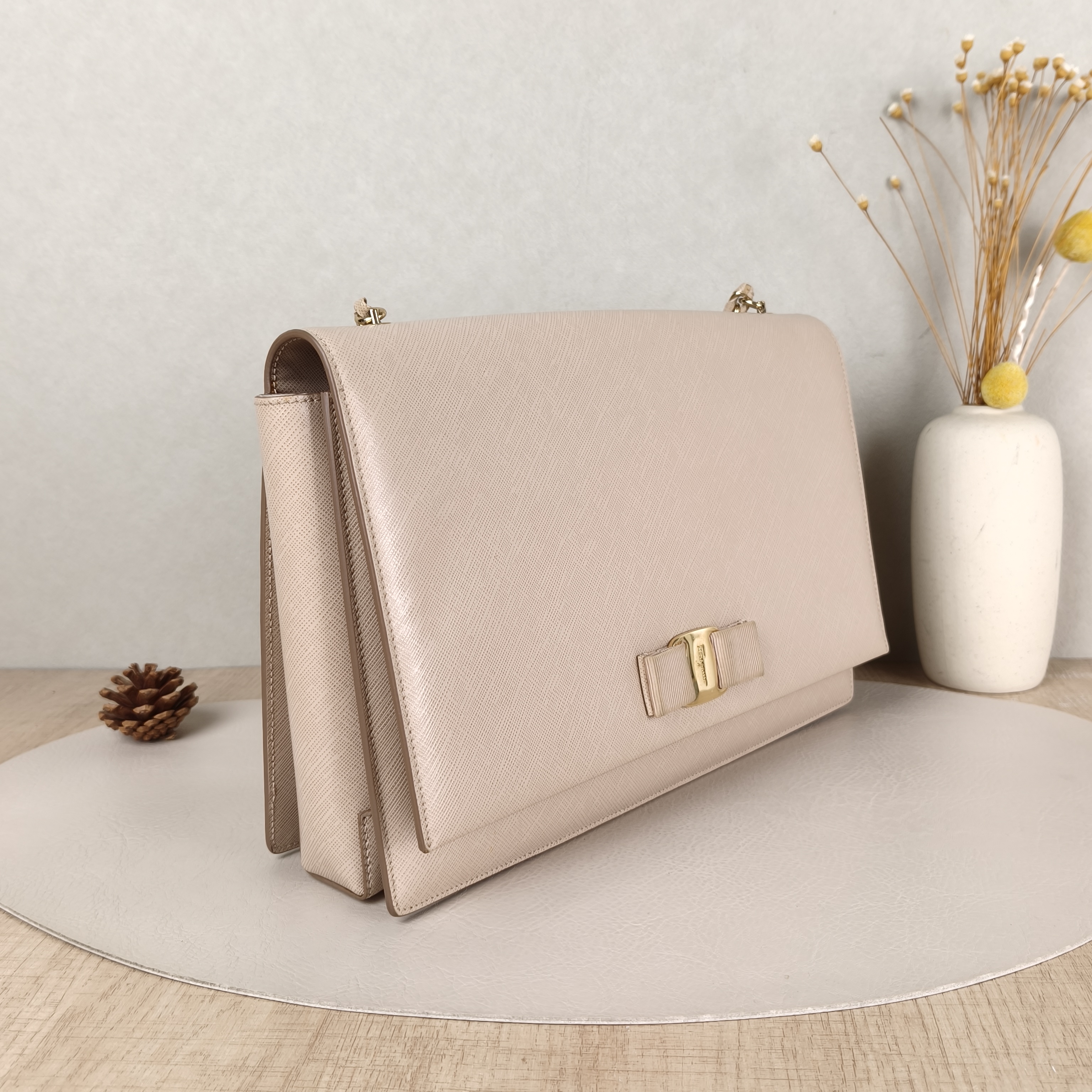 FERRAGAMO Crossbody Bag Chain Bag Pink Epi Embossed Calfskin One Size29 × 4 × 19 cm — cover view 2 of 5