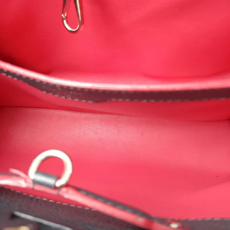 Louis Vuitton Top Handle Bag Capucines Black Calfskin Medium31.5 × 11 × 20 cm — detail view 22 of 22