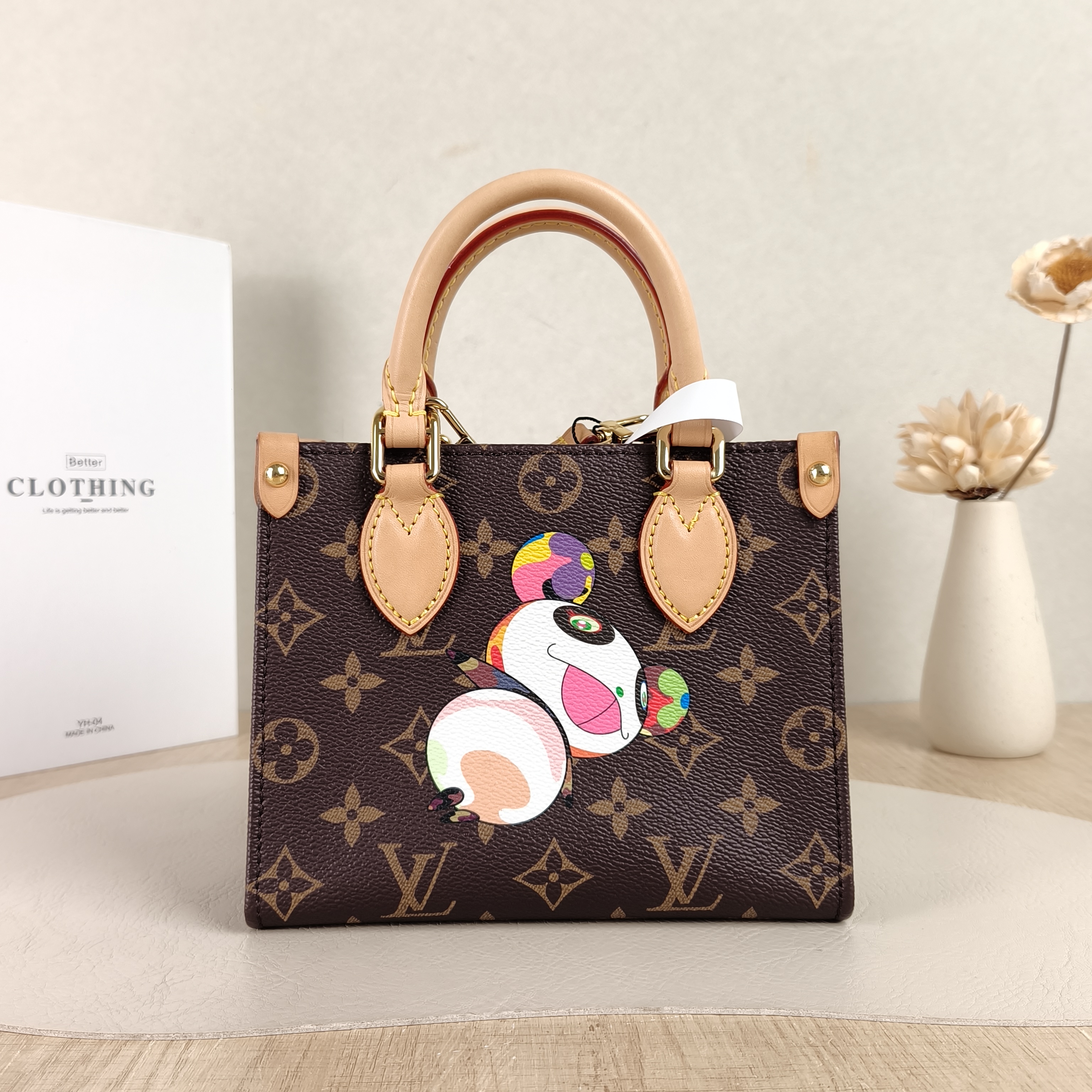 Louis Vuitton Crossbody Bag Onthego BB Monogram · PVCBB18 × 8.5 × 15 cm