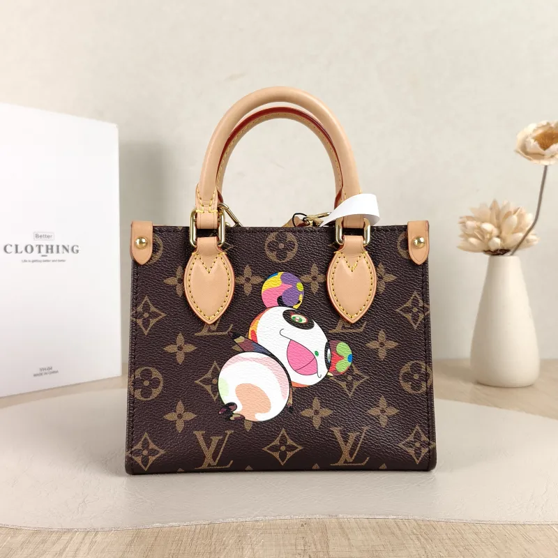Louis Vuitton Crossbody Bag Onthego BB Monogram · PVCBB18 × 8.5 × 15 cm