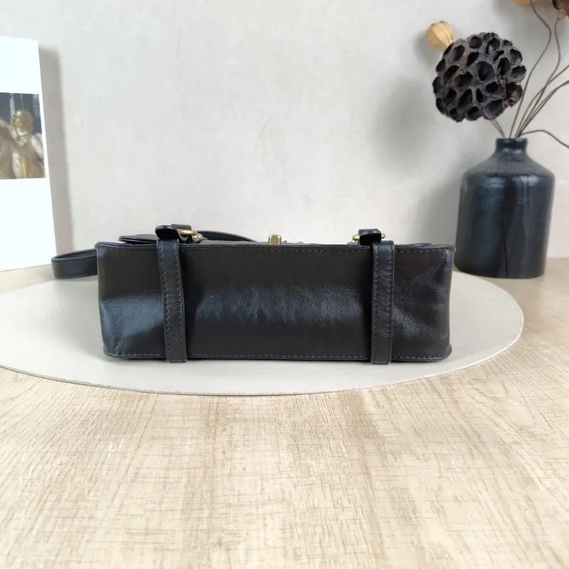Chanel Crossbody Bag21b Black Calfskin One Size25 × 8 × 17 cm — cover view 4 of 5