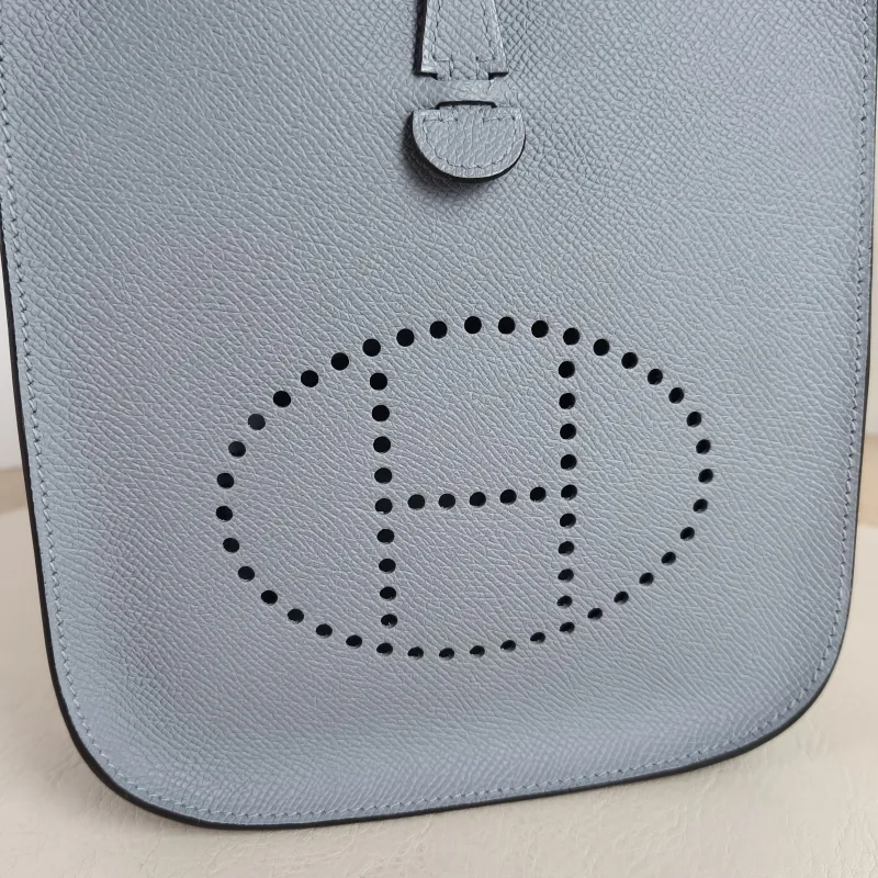 Hermès Crossbody Bag Evelyne Mini 16 Mini 16 8U Epsom Calfskin Mini 17 × 5.5 × 18 cm W — detail view 4 of 10
