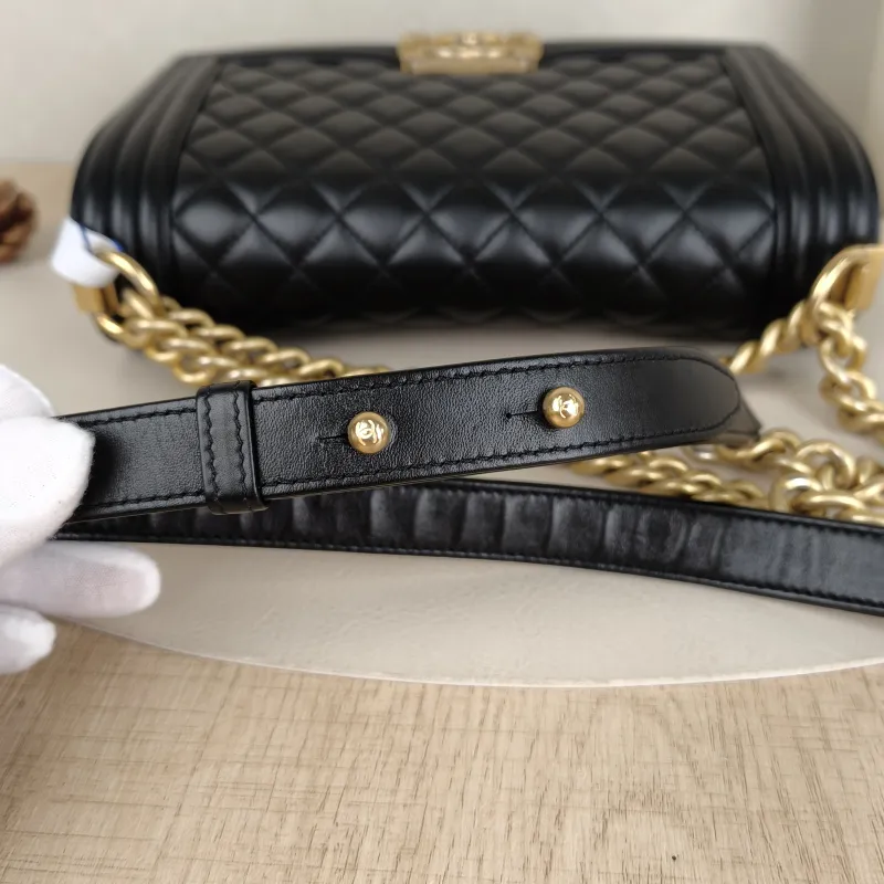Chanel Crossbody Bag Le Boy​Black Calfskin25 × 9 × 15 cm — detail view 14 of 15
