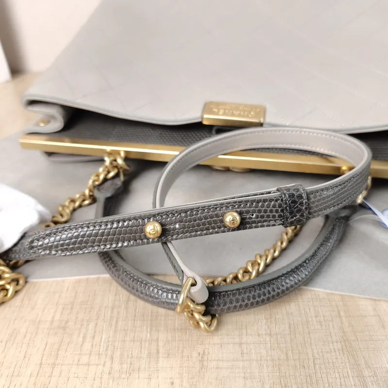 Chanel Top Handle Bag Coco Luxe Messenger Bag Brown Calfskin 33 × 12 × 24 cm 26 — detail view 14 of 14