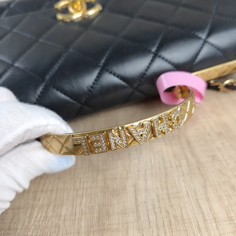 Chanel Crossbody Bag Black Lambskin Medium27 × 6 × 14 cm — detail view 5 of 14