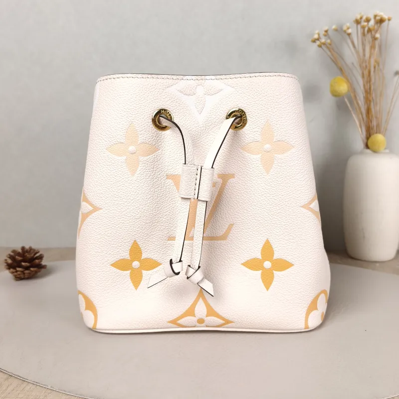 Louis Vuitton Crossbody Bag NÉONOÉ Bucket Bag BB Monogram Empreinte Embossed Calfskin BB 20 × 13 × 20 cm