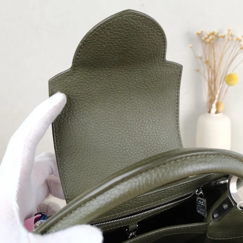 Louis Vuitton Top Handle Bag Capucines Calfskin BB 27 × 9 × 17.5 cm — detail view 12 of 12