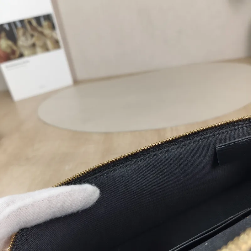 Chanel Crossbody Bag lp Box Bag Top Handle Crossbody Bag Black Grained Calfskin 19.5 × 5 × 12 cm — detail view 7 of 12
