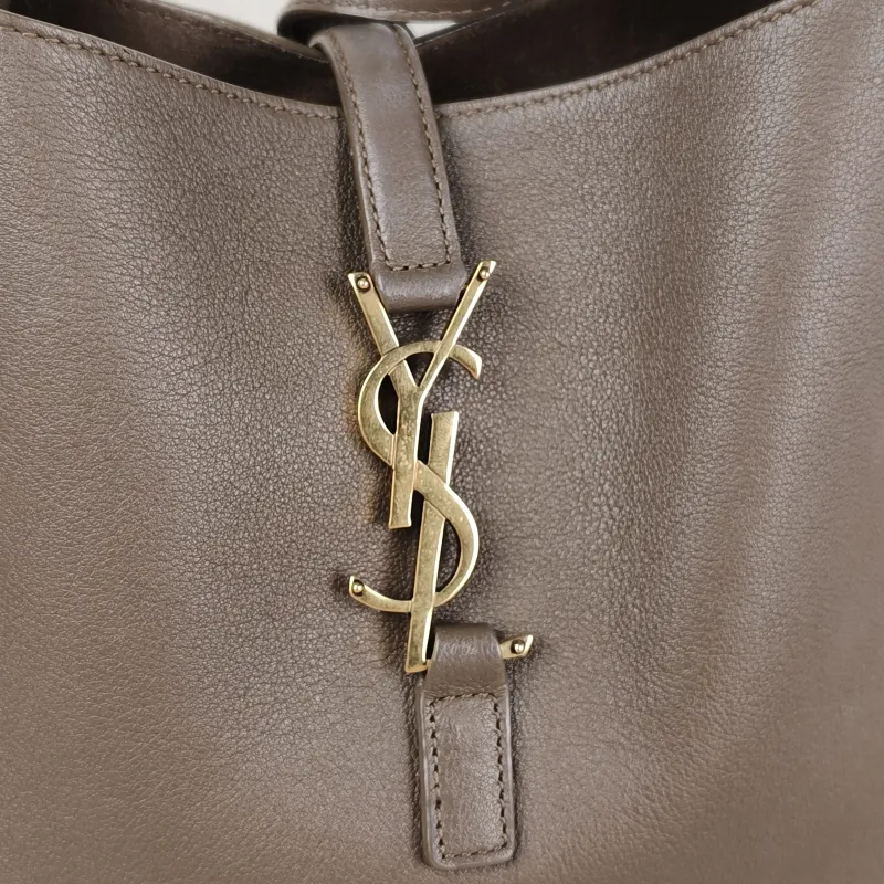 SAINT LAURENT Shoulder Bag LE 5 À 7 Hobo Calfskin Small 22 × 8.5 × 23 cm — detail view 2 of 9