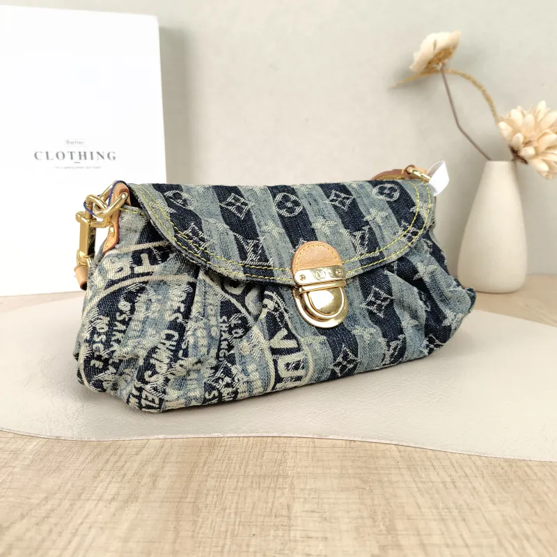 Louis Vuitton Shoulder Bag Vintage Shoulder Bag Blue One Size26 × 5 × 14 cm — cover view 4 of 5