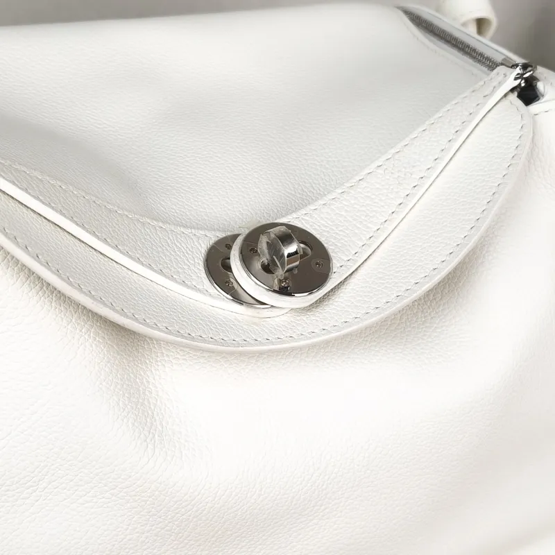 Hermès Crossbody Bag Lindy 2601White Evercolor Calfskin Small26 × 12 × 18 cm — detail view 8 of 14