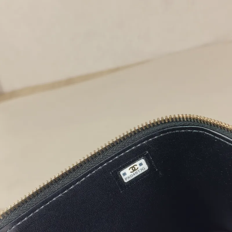Chanel Crossbody Bag Edition Black with Gold-Tone Hardware Lambskin Mini 16 × 8 × 9.5 cm — detail view 8 of 14