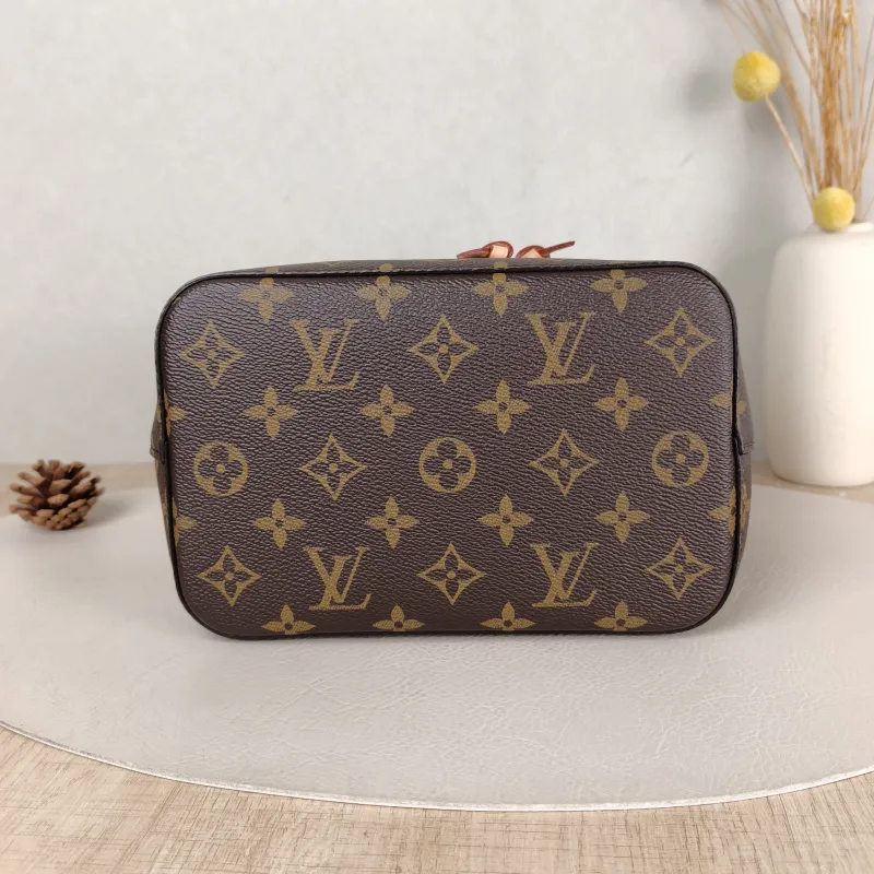 Louis Vuitton Crossbody Bag NÉONOÉ Bucket Bag BB Monogram PVC BB 20 × 13 × 20 cm — cover view 3 of 6