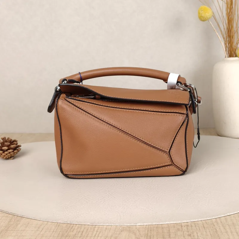 LOEWE Crossbody Bag Puzzle Caramel CC alfskin18 × 8 × 12.5 cm