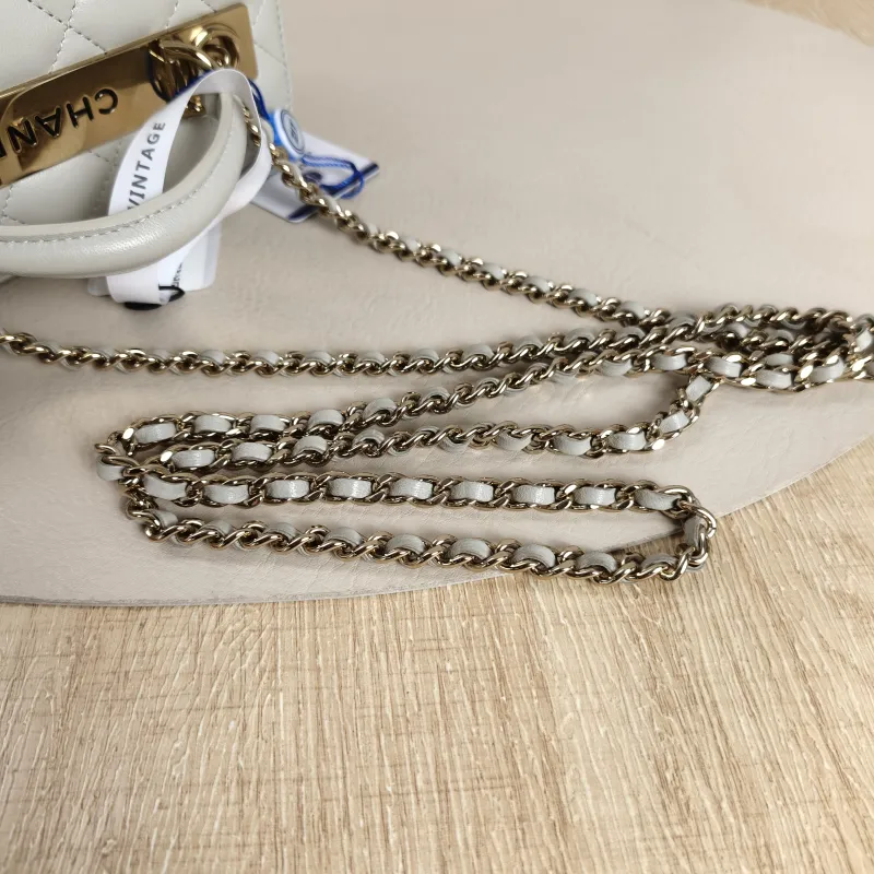 Chanel Crossbody Bag trendy cc Edition Green Lambskin One Size17 × 8 × 9.5 cm — detail view 2 of 8