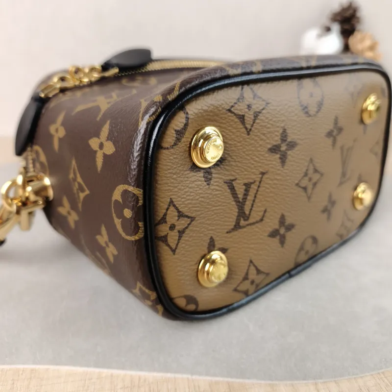 Louis Vuitton Shoulder Bag VANITY Cosmetic Bag Monogram PVC Small 19 × 11 × 13 cm — detail view 3 of 12