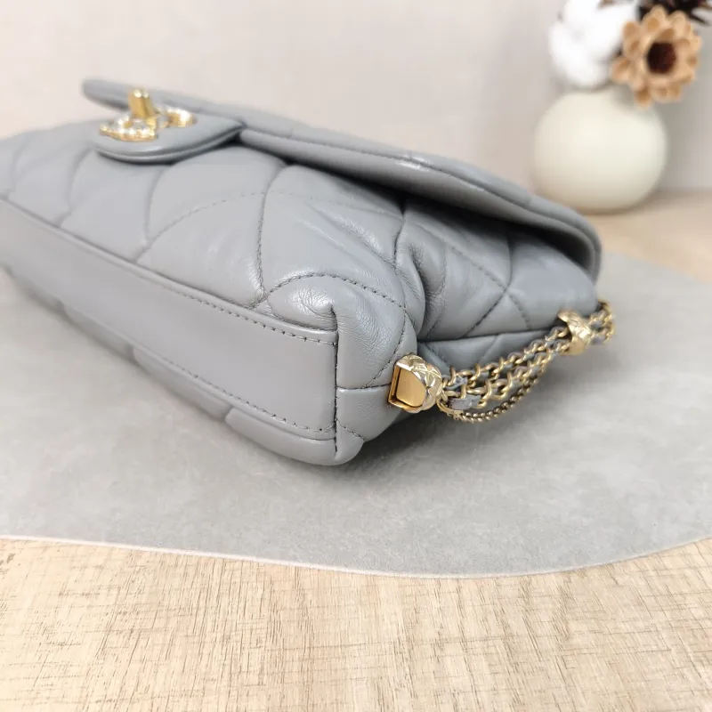 Chanel Crossbody Bag Crossbody Bag Grey Lambskin One Size 25.5 × 4.5 × 15 cm — detail view 2 of 14