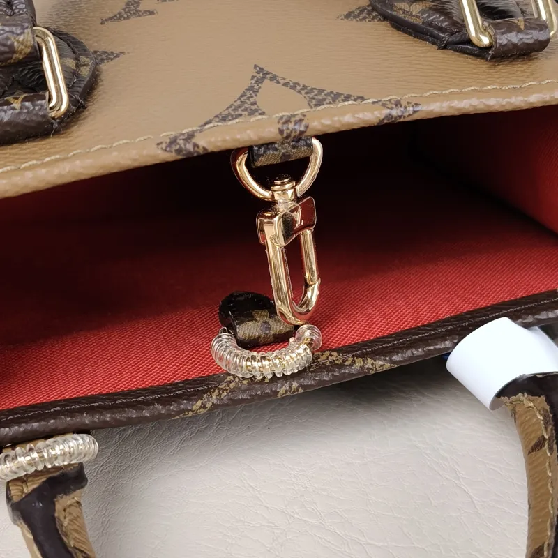Louis Vuitton Crossbody Bag Onthego BB Monogram PVC BB 18 × 8.5 × 15 cm — detail view 11 of 11