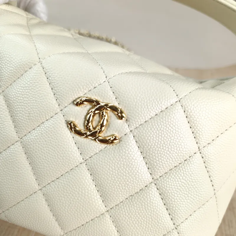 Chanel Crossbody Bag Crossbody Bag White Grained Calfskin One Size 16 × 6.5 × 13 cm — detail view 7 of 11
