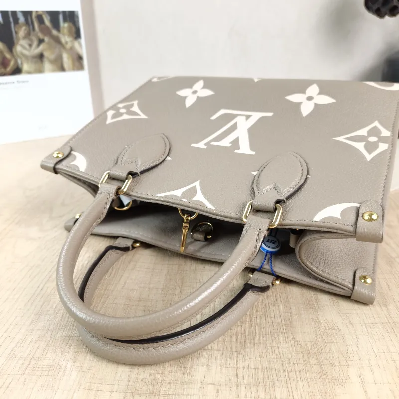 Louis Vuitton Shoulder Bag Onthego · White Empreinte Embossed Calfskin Small25 × 11.5 × 19 cm — detail view 10 of 12