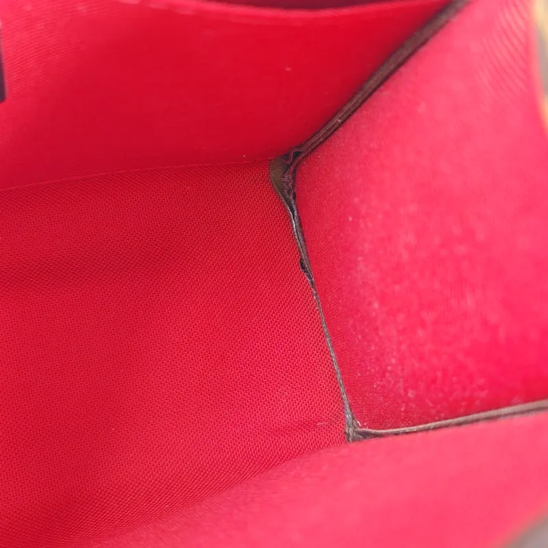 Louis Vuitton Crossbody Bag Onthego BB Monogram PVC BB 18 × 8.5 × 15 cm — detail view 4 of 11