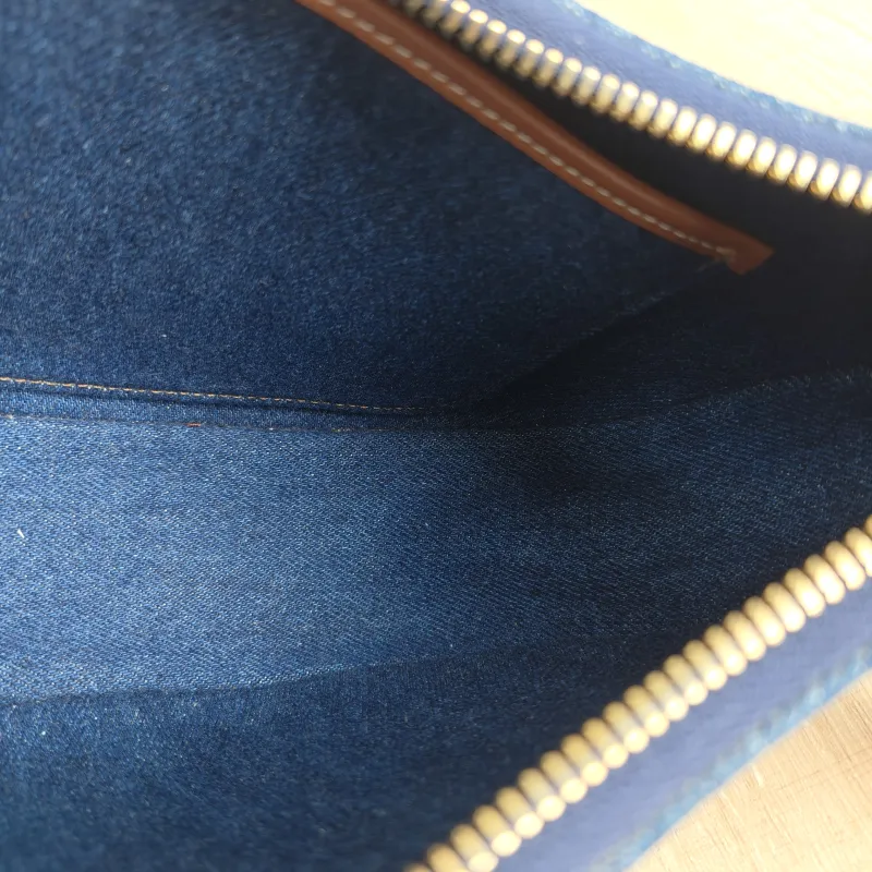 CELINE Shoulder Bag AVA Canvas 25 × 7 × 19 cm — detail view 2 of 10