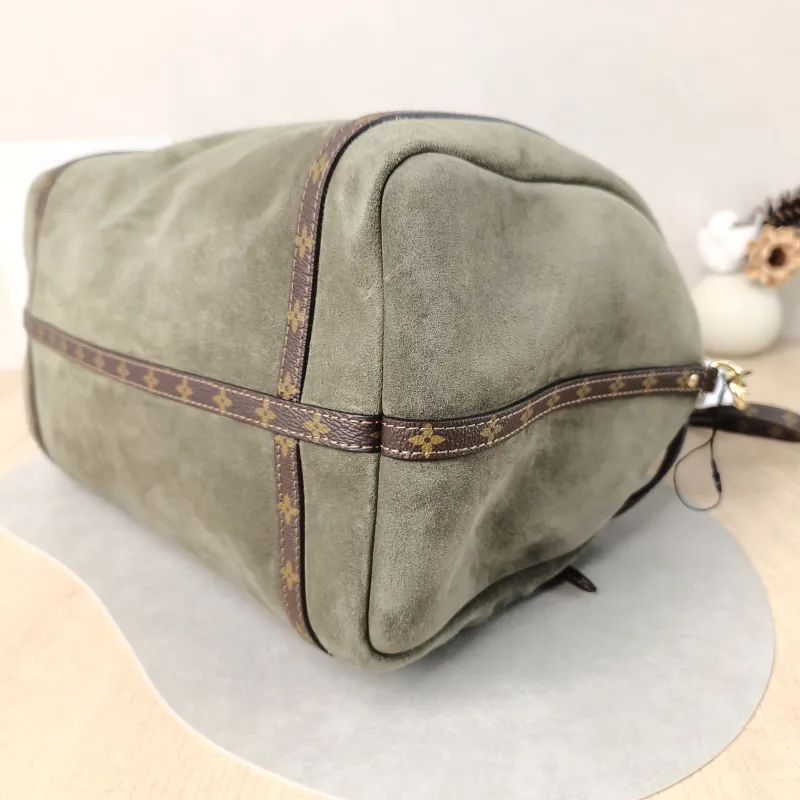 Louis Vuitton Shoulder Bag EXPRESS Shoulder Bag Green Suede Medium 36 × 18.5 × 24 cm — detail view 10 of 13