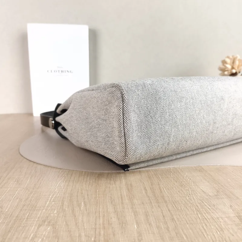 Hermès Top Handle Bag herbag messenger 39 Top Handle Bag Beige Black Canvas · Calfskin One Size 36 × 9 × 28 cm k — detail view 7 of 11