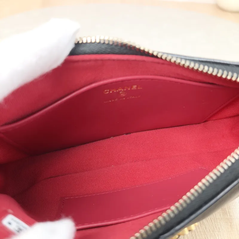 Chanel Shoulder Bag 19bag hobo Black Lambskin One Size 20 × 4.5 × 13 cm — detail view 4 of 11