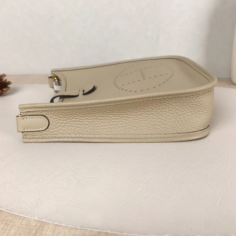 Hermès Crossbody Bag Evelyne Mini 16 Mini 16 S2 TC Calfskin Mini 17 × 5.5 × 18 cm K — detail view 4 of 8