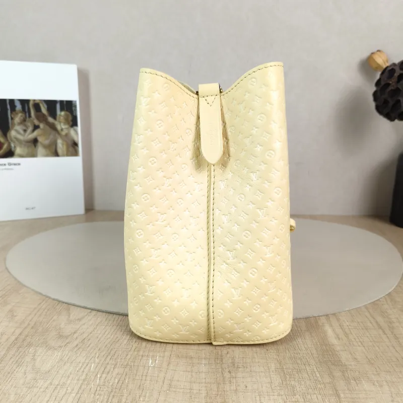 Louis Vuitton Shoulder Bag NÉONOÉ Bucket Bag BB Yellow Calfskin BB 20 × 13 × 20 cm — detail view 3 of 9