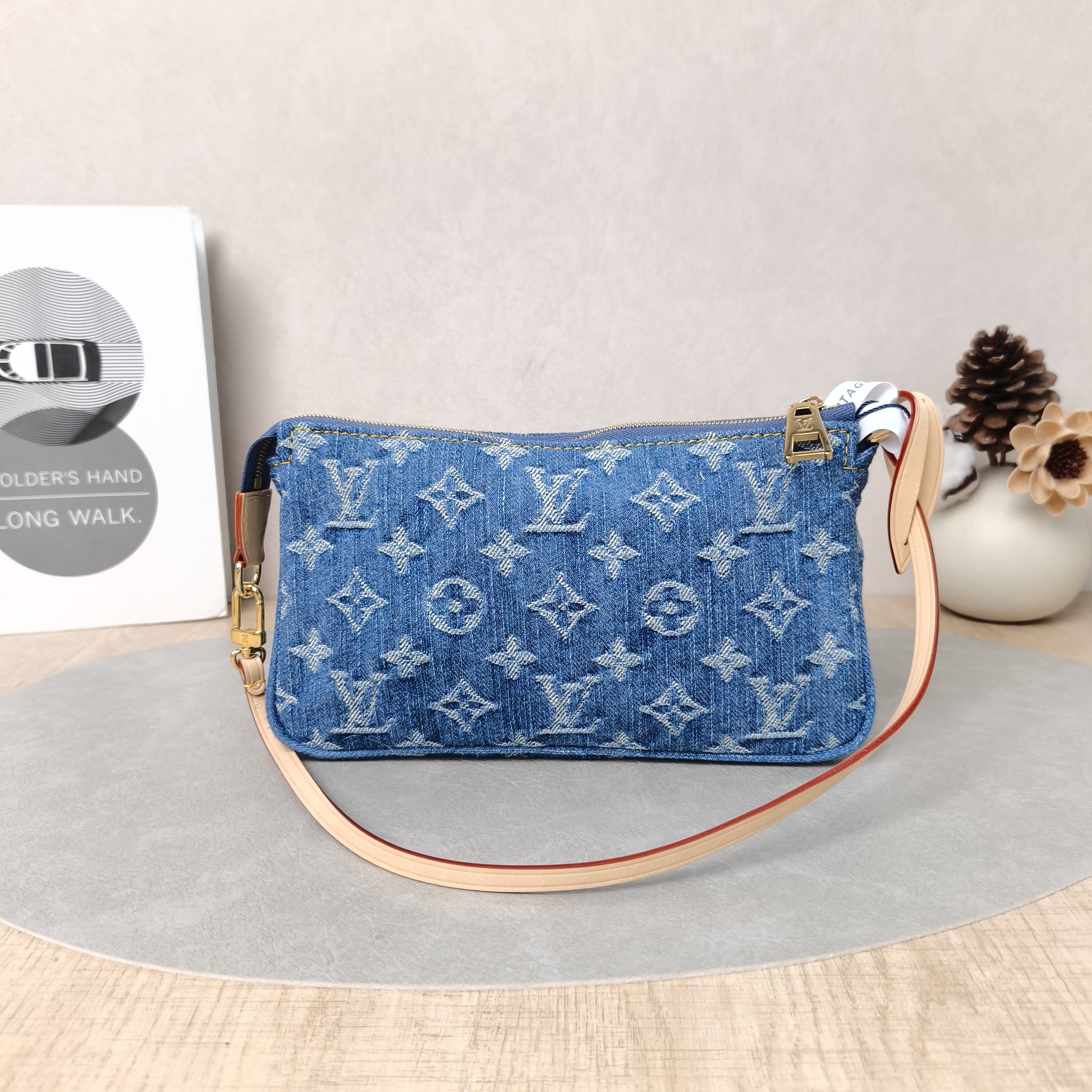 Louis Vuitton Shoulder Bag Pochette Accessories Cargo One Size23.5 × 3 × 14 cm — cover view 4 of 6