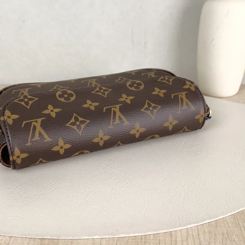 Louis Vuitton Crossbody Bag IVY Monogram PVC Small23.5 × 4.3 × 12 cm — detail view 1 of 12