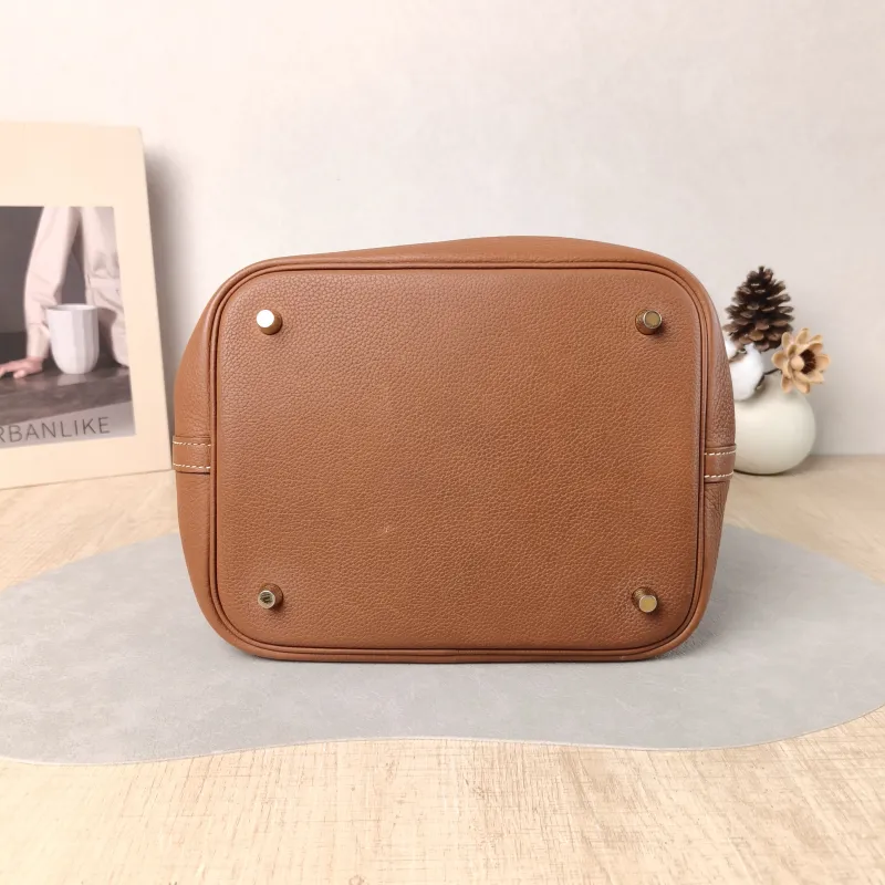 Hermès Top Handle Bag Picotin Lock 22 22 Taurillon Clemence TC Calfskin Medium 22 × 18 × 21 cm W Conditioned — cover view 4 of 5