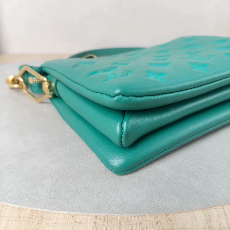 Louis Vuitton Crossbody Bag Coussin BB Green Lambskin BB21 × 7 × 16 cm — detail view 1 of 12