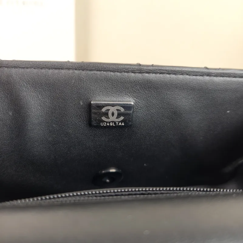 Chanel Crossbody Bag mini Black Lambskin mini 20 × 6 × 12 cm — detail view 3 of 13