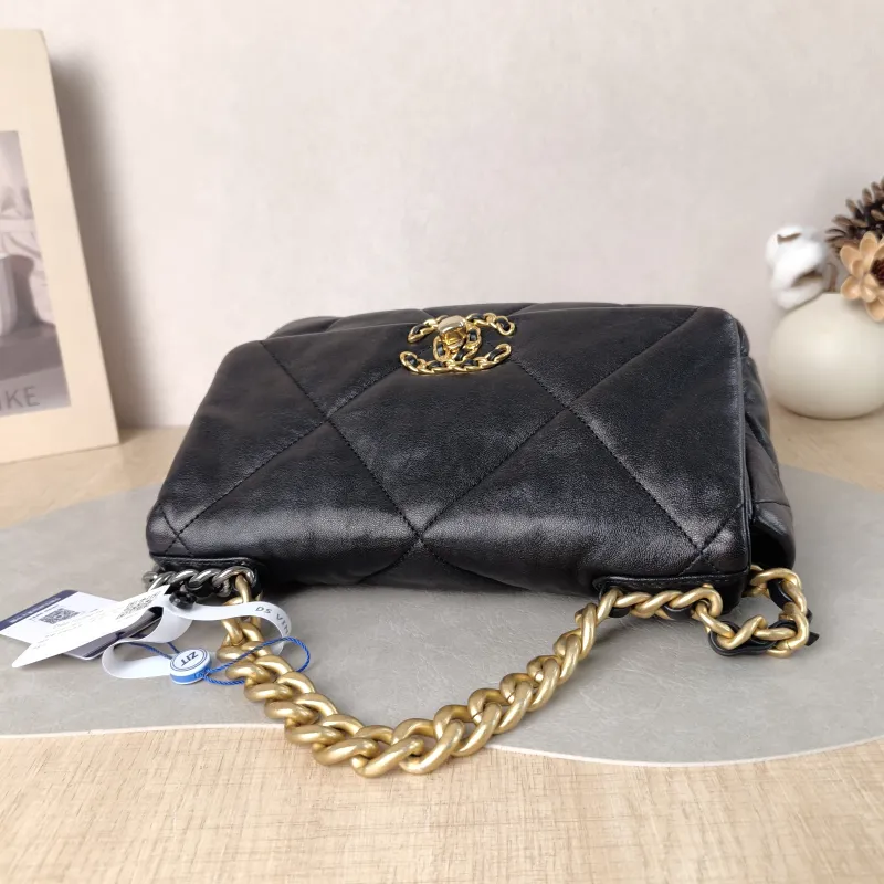 Chanel Crossbody Bag 19Bag Black SL ambskin Small 26 × 9 × 16 cm 28 — detail view 11 of 13
