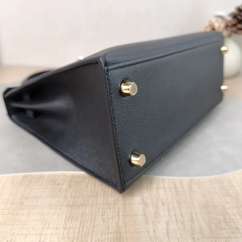 Hermès Shoulder Bag Kelly 25 Gold-Tone Hardware Black with Gold-Tone Hardware Epsom Calfskin Small 25 × 7 × 17 cm W — detail view 8 of 14