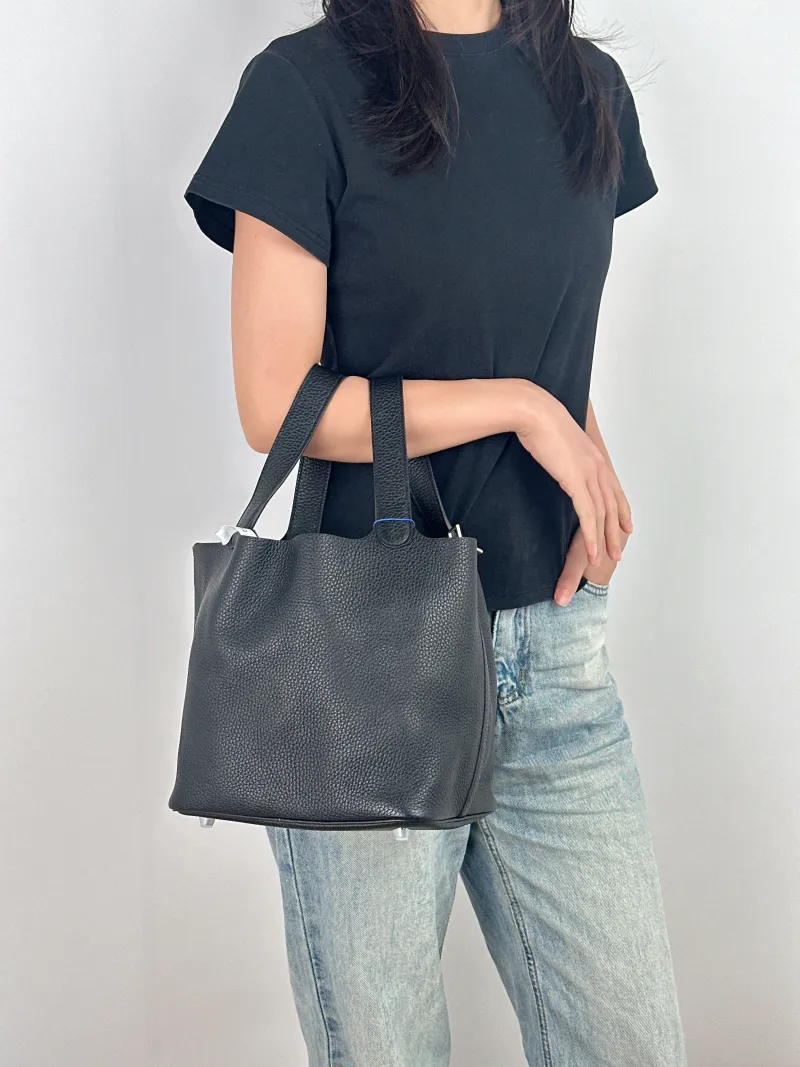 Hermès Top Handle Bag Picotin Lock 22 22 Black Taurillon Clemence TC Calfskin Medium 22 × 18 × 21 cm C — on-model view 2 of 2