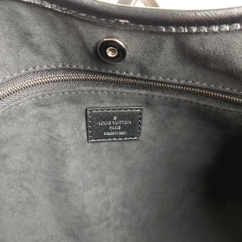 Louis Vuitton Crossbody Bag Carryall Cargo Vibe Black SL ambskin Small 33.5 × 15 × 23 cm — detail view 12 of 12