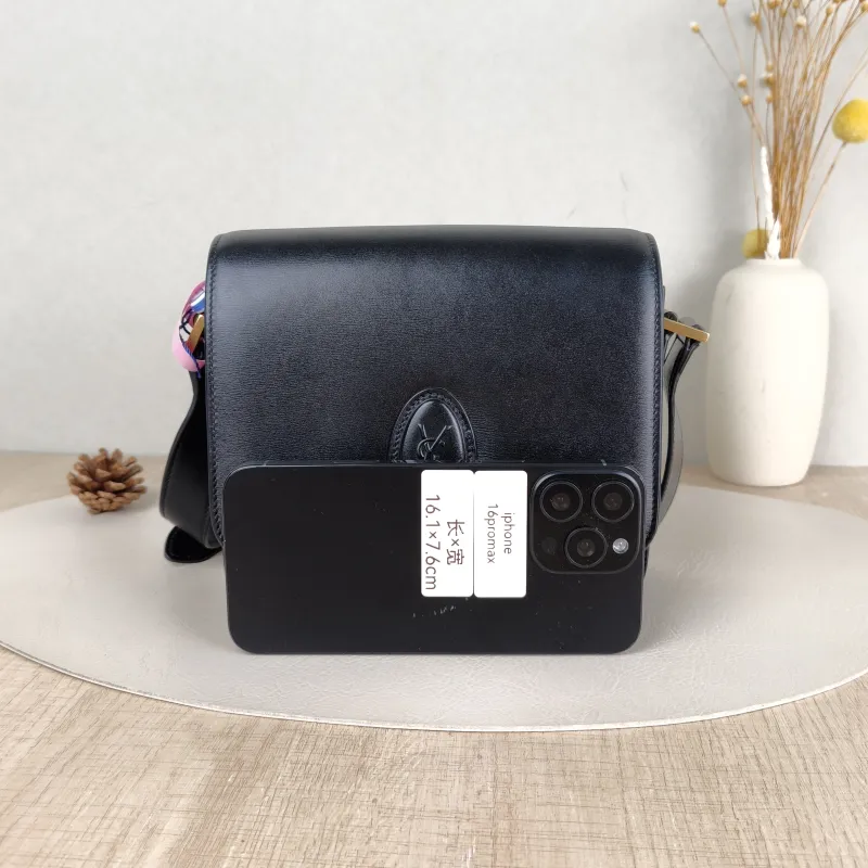 SAINT LAURENT Shoulder Bag Shoulder Bag Black Calfskin 18.6 × 6 × 16 cm — cover view 3 of 5