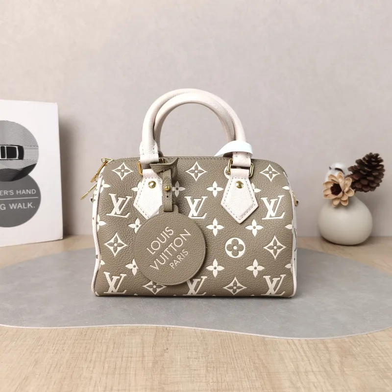 Louis Vuitton Crossbody Bag Speedy20 · White Empreinte Embossed Calfskin Small 20.5 × 12 × 13.5 cm